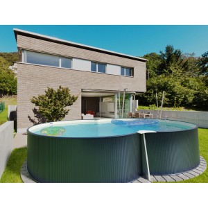 Summer Fun Stahlwandpool-Set Vista Anthrazit 540x350x120cm im Garten mit Poolleiter.