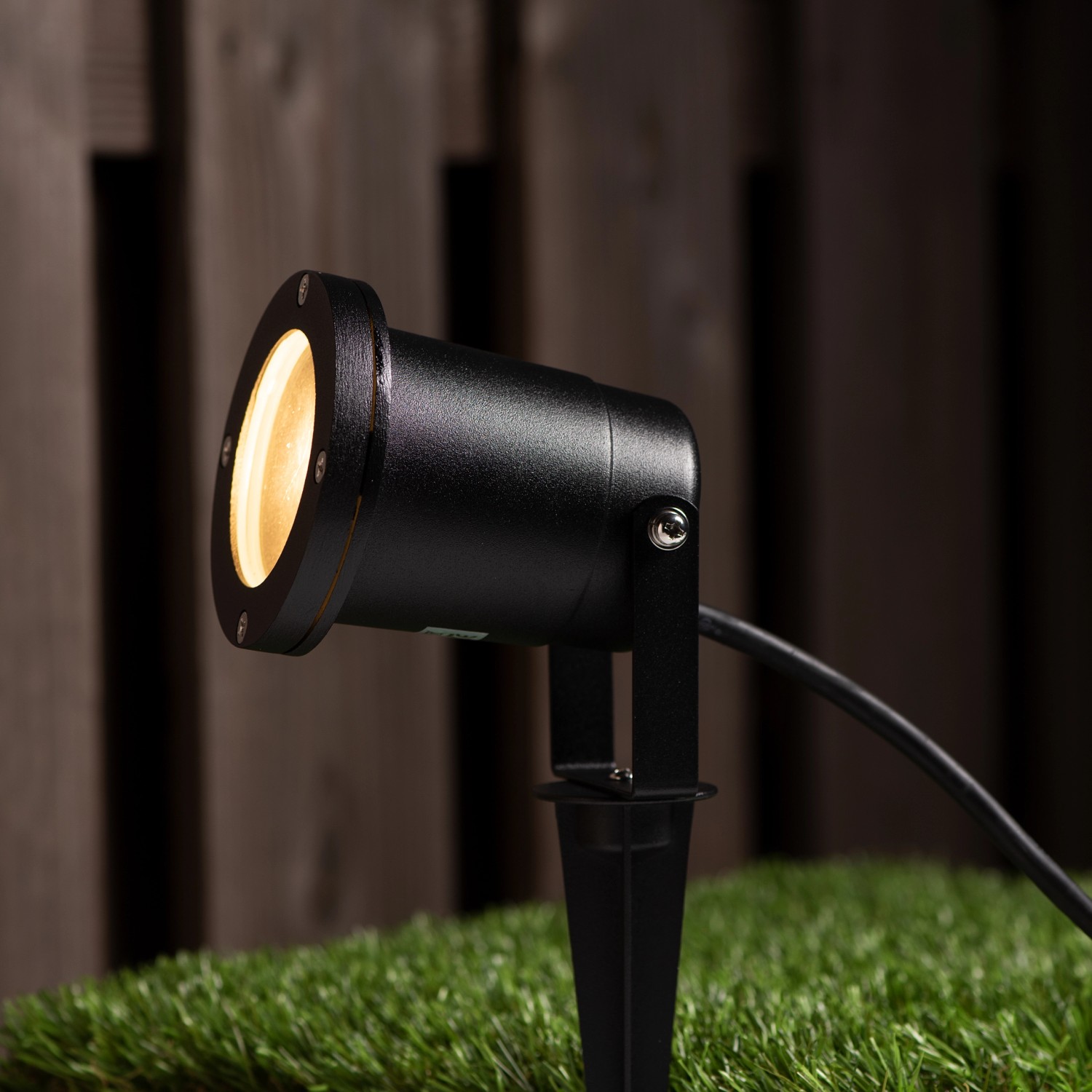 Schwarze LED's Work Außenleuchte mit Erdspieß für den Garten.