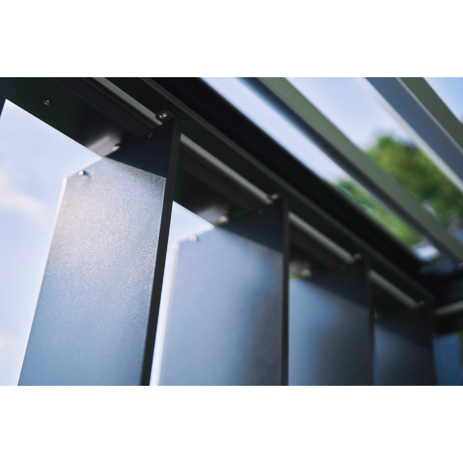Biohort Lamellenseitenwand für Pergola, dunkelgrau-metallic, Wind- und Wetterschutz.