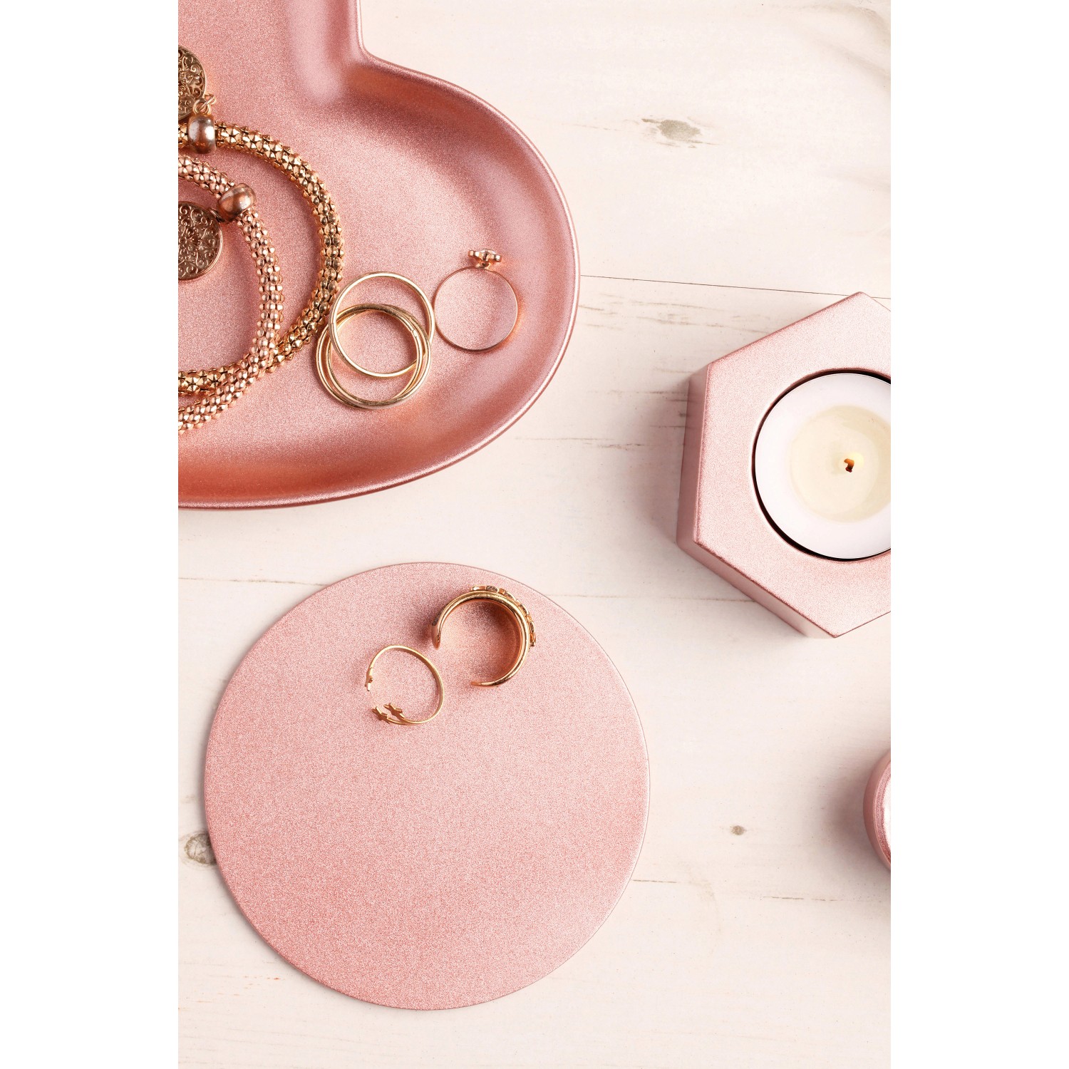 Roségoldenes Metallic-Spray von Rust-Oleum für Deko-Objekte im Innenbereich.