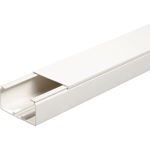 Weißer Kabelkanal, 110x60 mm, 2 m Länge, zur sauberen Kabelverlegung.