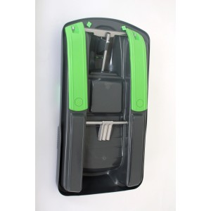 Anthrazitfarbener KHW Snow Fox Lenkschlitten aus Kunststoff mit grünen Lenkstangen.