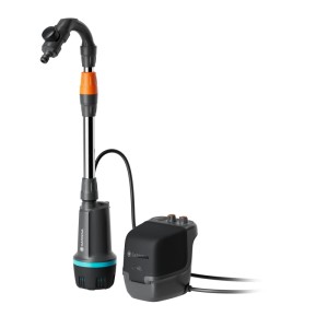 Gardena Akku-Regenfasspumpe 2400 ComfortAutomatic 18 V Solo für die Gartenbewässerung.