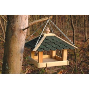 Dobar Vogelhaus mit grüner Bitumen-Dachpappe, hängend an einer Metallkette.