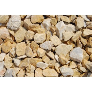 Nahaufnahme von Gold-Ocker Marmorbruch 25-50 mm, Zierkies für Garten- und Landschaftsbau.