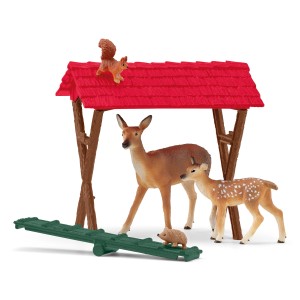 Schleich Waldtiere Fütterungs-Set mit Hirsch, Reh, Eichhörnchen und Igel unter rotem Futterdach.