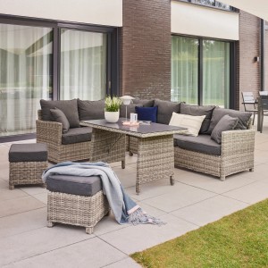 Graues 6-tlg. Polyrattan Gartenmöbel-Set Bahia mit Tisch, Sofas und Hockern.