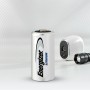 Energizer Lithium 123 Fotobatterie (2er-Pack) neben Kamera und Taschenlampe.
