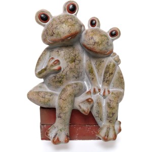 Kantensitzer Frosch mit Kind, grüne Deko-Figur aus Magnesia für Garten und Balkon.