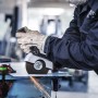 Bosch Pro Trennscheibe im Einsatz: Winkelschleifer schneidet Metall, Funken fliegen.