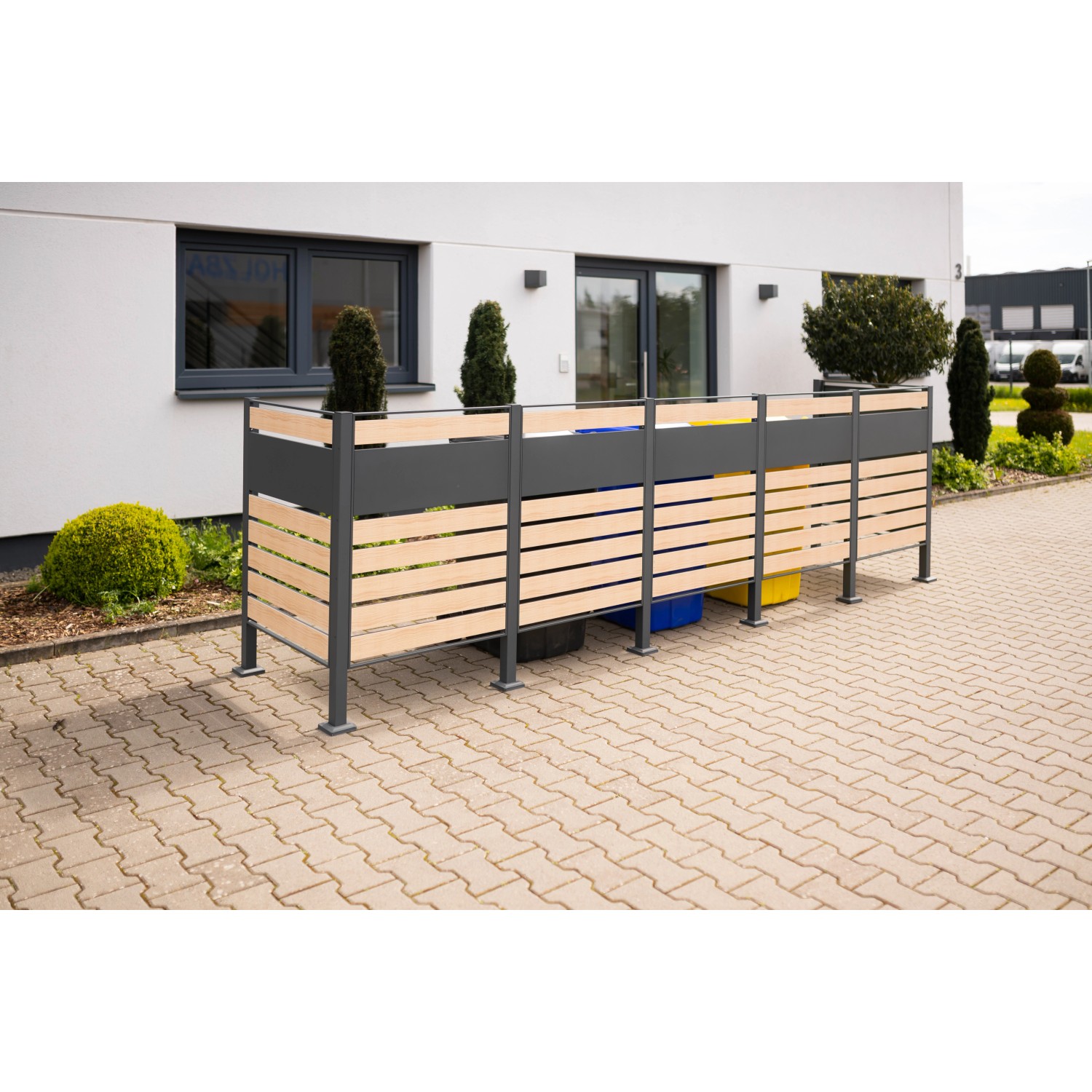 Westmann Mülltonnenverkleidung Planum für 5 Tonnen (je 240 l) in Holzoptik.