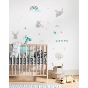 Wandgestaltung mit Dumbo Deko-Sticker im Kinderzimmer. Wandtattoo mit Elefant, Regenbogen und Wolken.