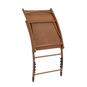 Zusammengeklappter, brauner Lounge-Sessel TAYLOR aus Textilene und Aluminium. Gartenstuhl für Terrasse und Camping.