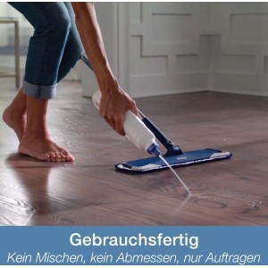 Anwendung von Bona Parkett Polish Matt auf Holzboden mit speziellem Mopp.