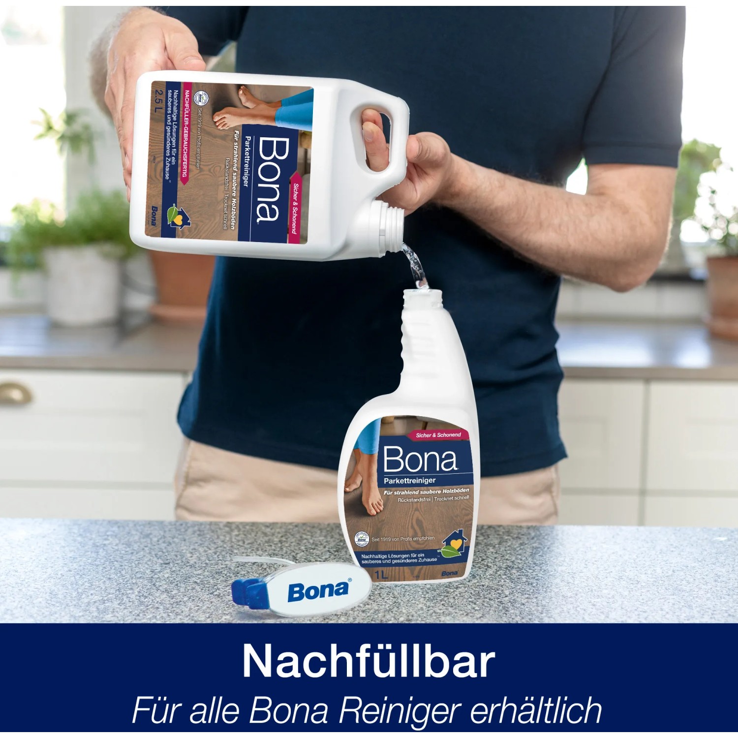Bona Parkettreiniger Spray 1 l wird nachgefüllt. Reinigungsmittel für lackierte und gewachste Böden.
