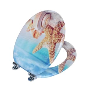 Sinobath WC-Sitz mit Muscheln und Seestern auf blauem Wasser. Robuster Sitz mit Absenkautomatik.