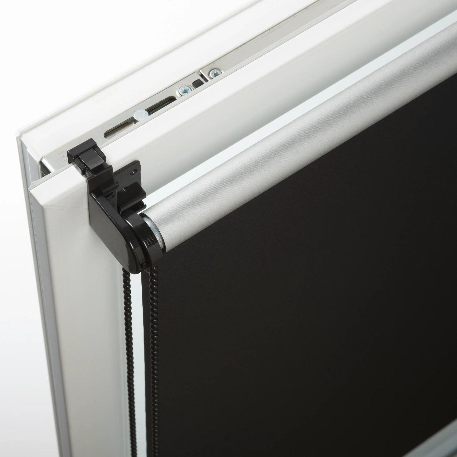 Gardinia EasyFix Thermo Rollo, 45x150 cm, Schwarz, mit Klemmträger am Fenster.