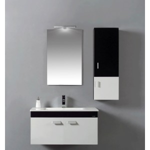 DSK LED-Aufsatzleuchte, 30 cm, Chrom, montiert auf einem Spiegel im Badezimmer.