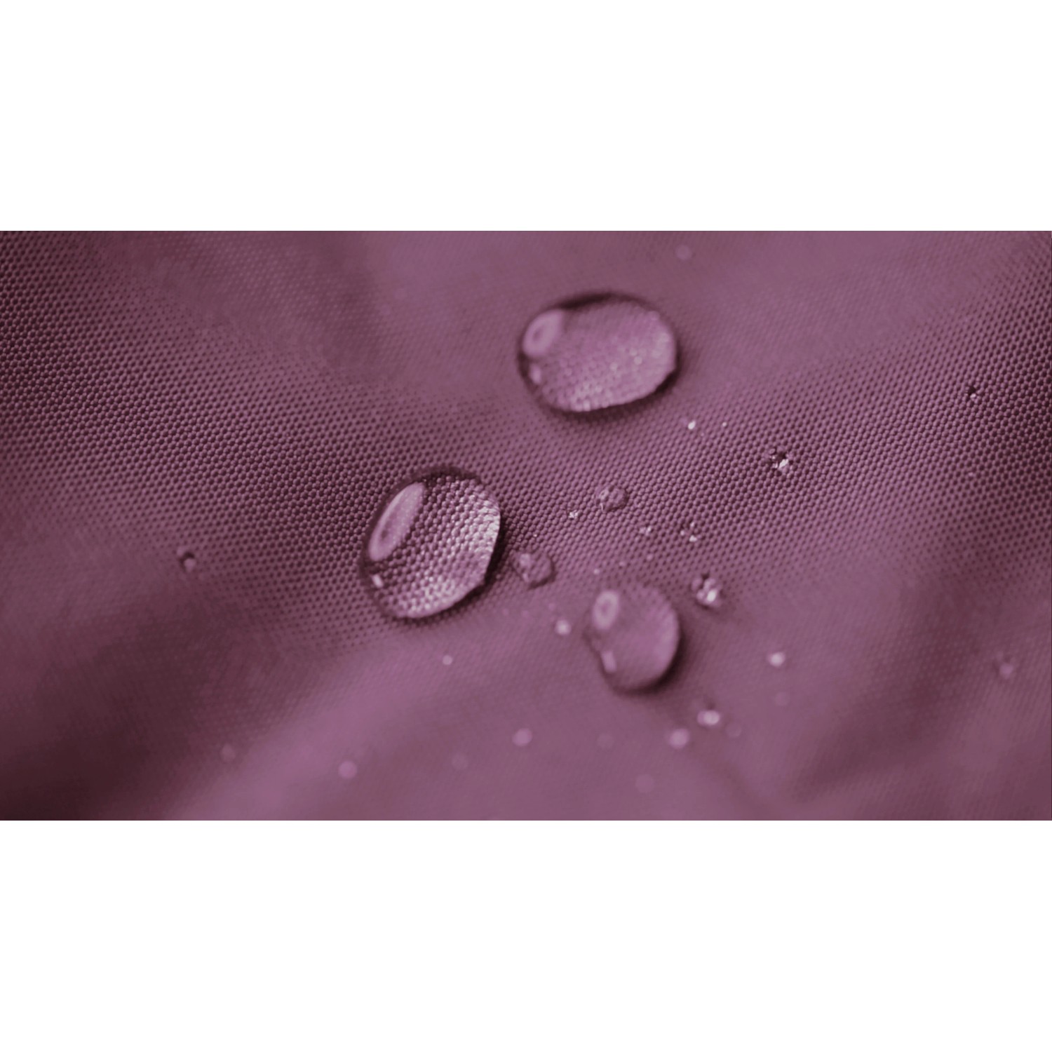 Wasserabweisender Bezug des Sitting Point Sessel Twist Scuba in Aubergine mit Wassertropfen.
