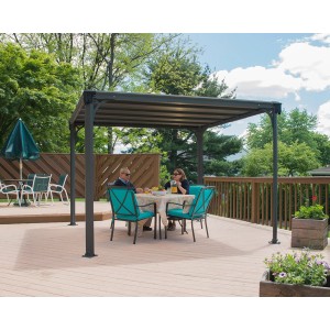 Anthrazitfarbener Palram Canopia Milano Gartenpavillon 3.1x3.1m mit LED-Set auf Terrasse mit sitzenden Personen.