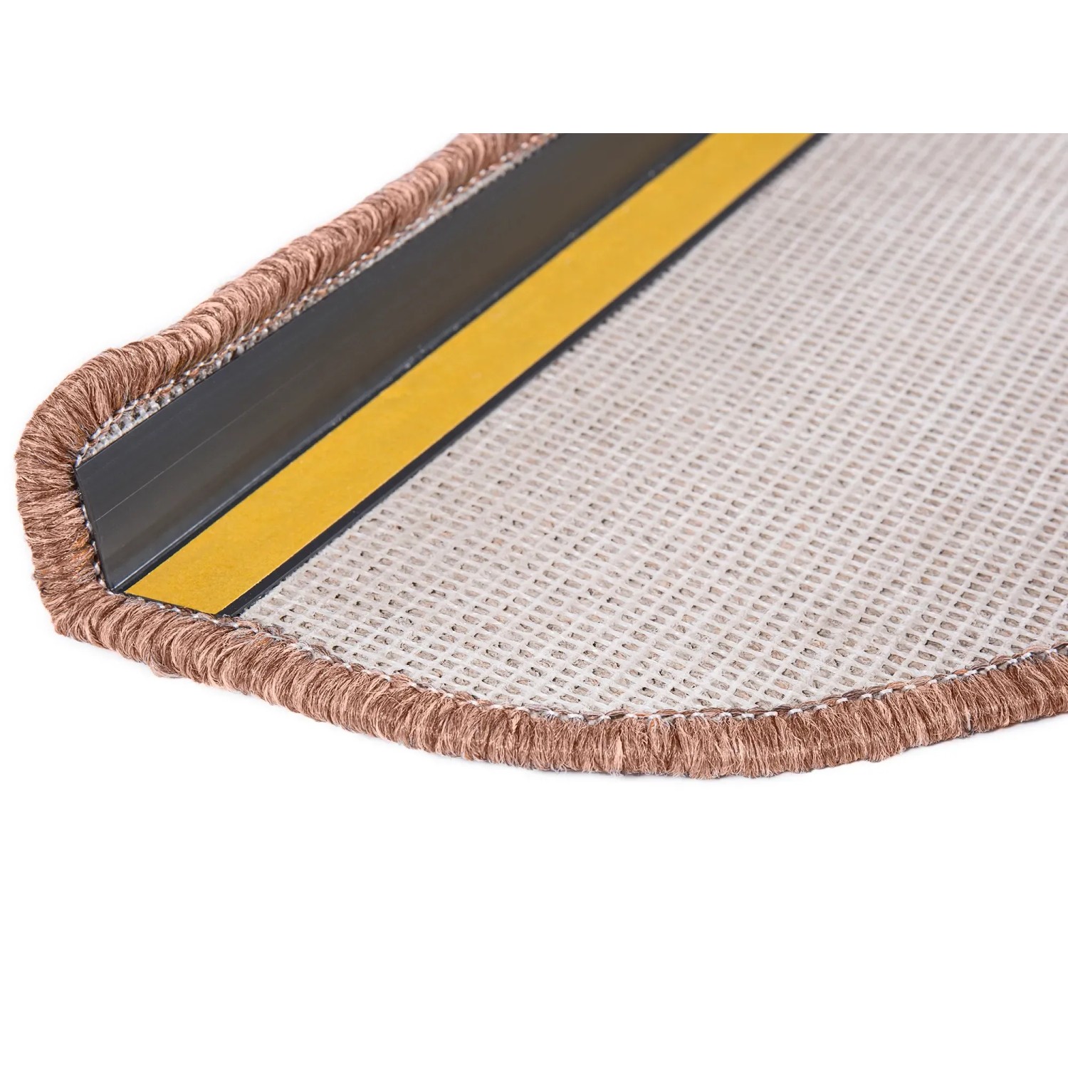 Detailaufnahme: Andiamo Stufenmatte Bob, 2er Set, Cognac, mit Klebestreifen auf der Rückseite.