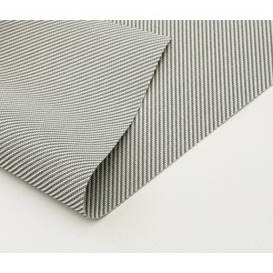 Grauer Gardinia Hitzeschutz 60x120cm mit feinen Streifen, geeignet als Fenstervorhang.