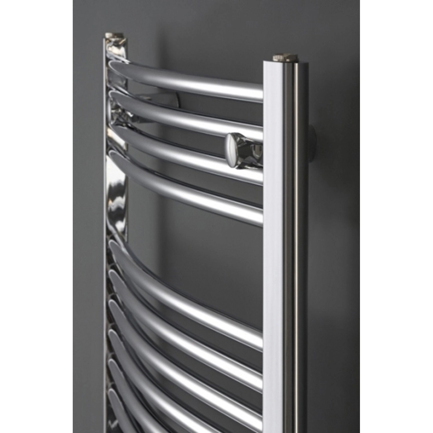 Ximax Badheizkörper C2, geschwungen, Chrom, Detailansicht.