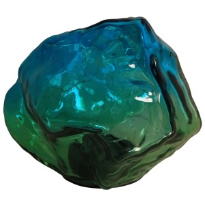 Luxform Solar Dekoleuchte in Felsoptik aus Glas, blau-grün schimmernd.