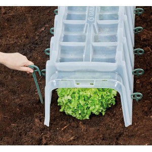 Garantia Bodenanker-Set zur Fixierung des Sunny Pflanztunnels im Gartenboden.