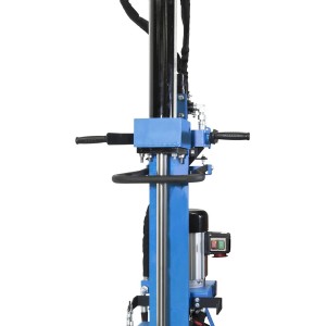 Detailaufnahme des blauen Güde Langholzspalters GHS 1000/14TEZ-A, einem Holzspalter.