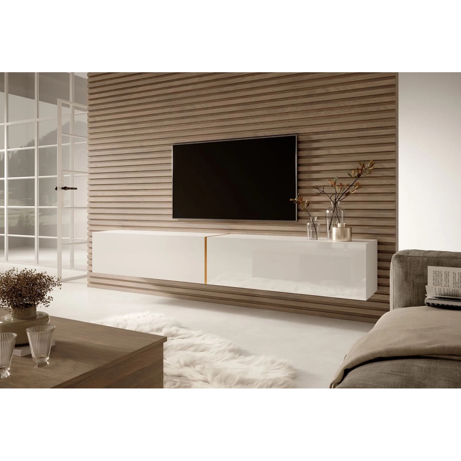 Modernes Selsey TV-Hängeboard Bisira, weiß mit goldenem Einsatz, wandmontiert. Stylischer TV-Schrank für Wohnzimmer.