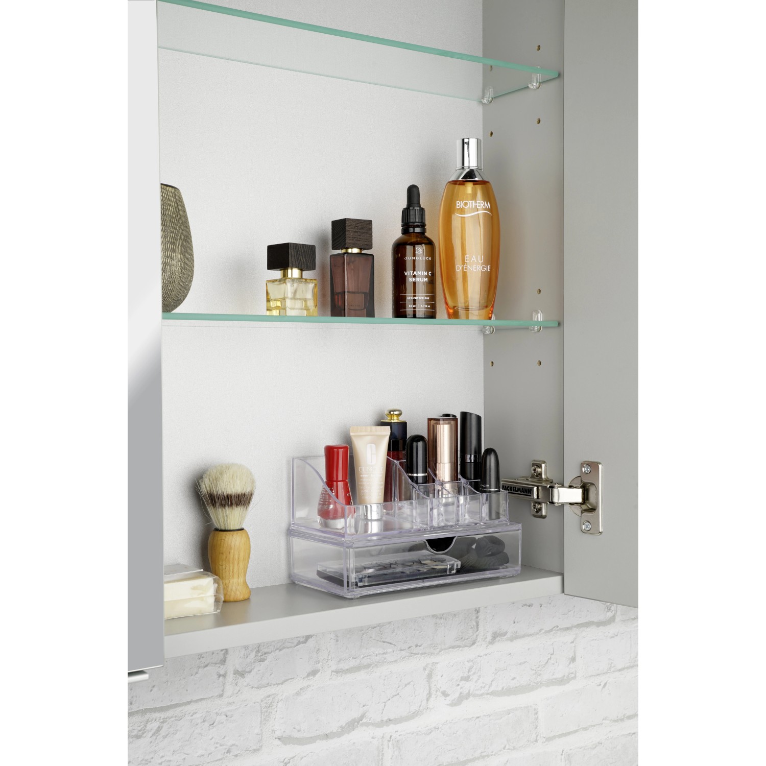 Fackelmann Minischub-Organizer aus transparentem Kunststoff im Spiegelschrank.
