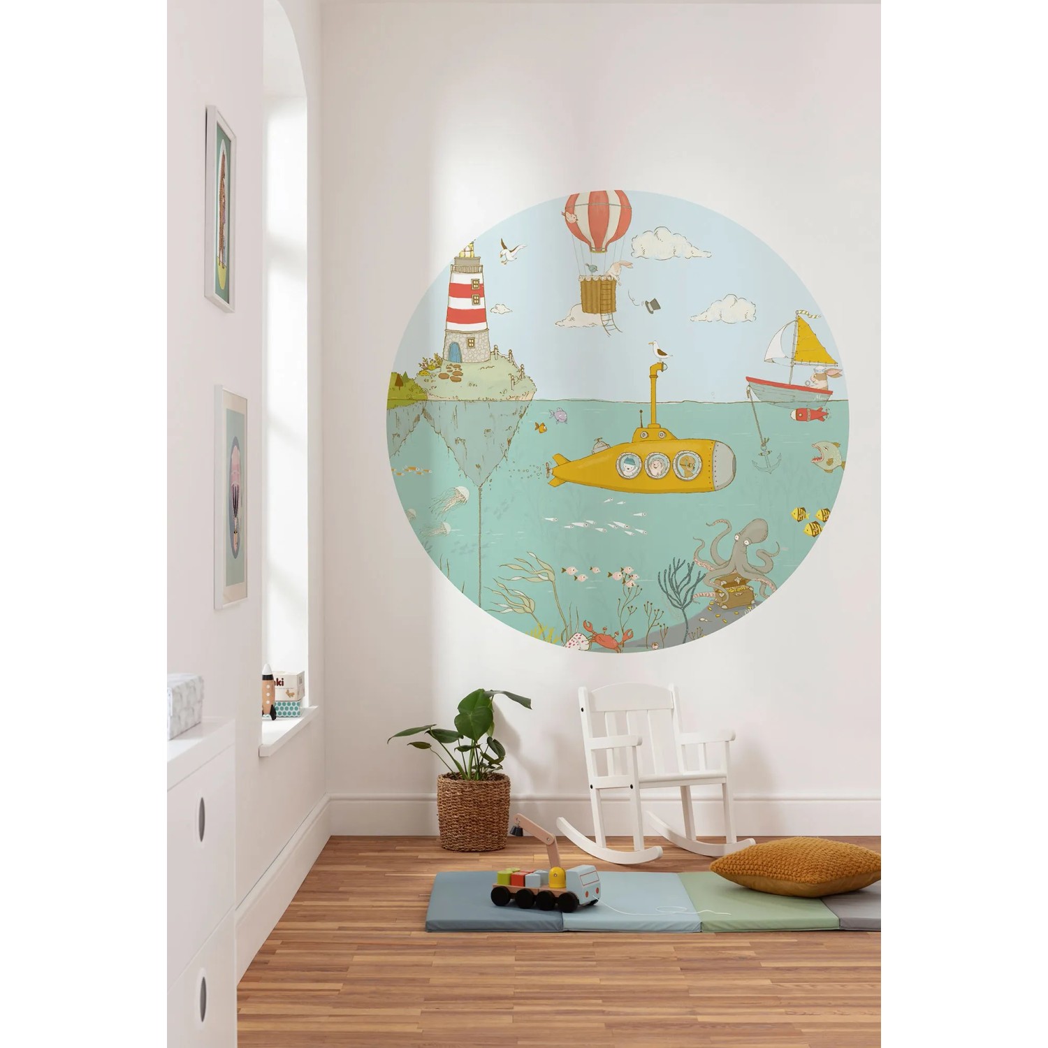 Komar Vliesfototapete Dot Underwater, selbstklebende runde Tapete mit Unterwasserwelt-Motiv.