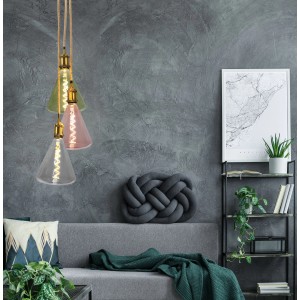 Drei Näve LED E27 Leuchtmittel Dilly in Grün, Rosa und Klar, hängend im Wohnraum.