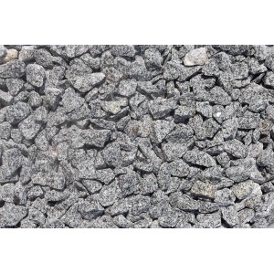 Granitsplitt Salz-Pfeffer, Körnung 16-32 mm, ideal für Garten- und Landschaftsbau.