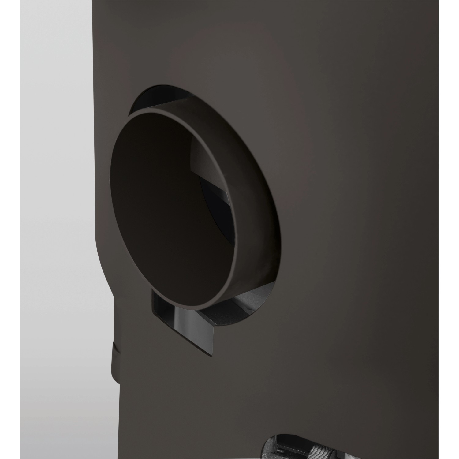 Detailaufnahme des Rauchrohranschlusses am Justus Baltrum 2.0 Kaminofen aus Kalkstein.