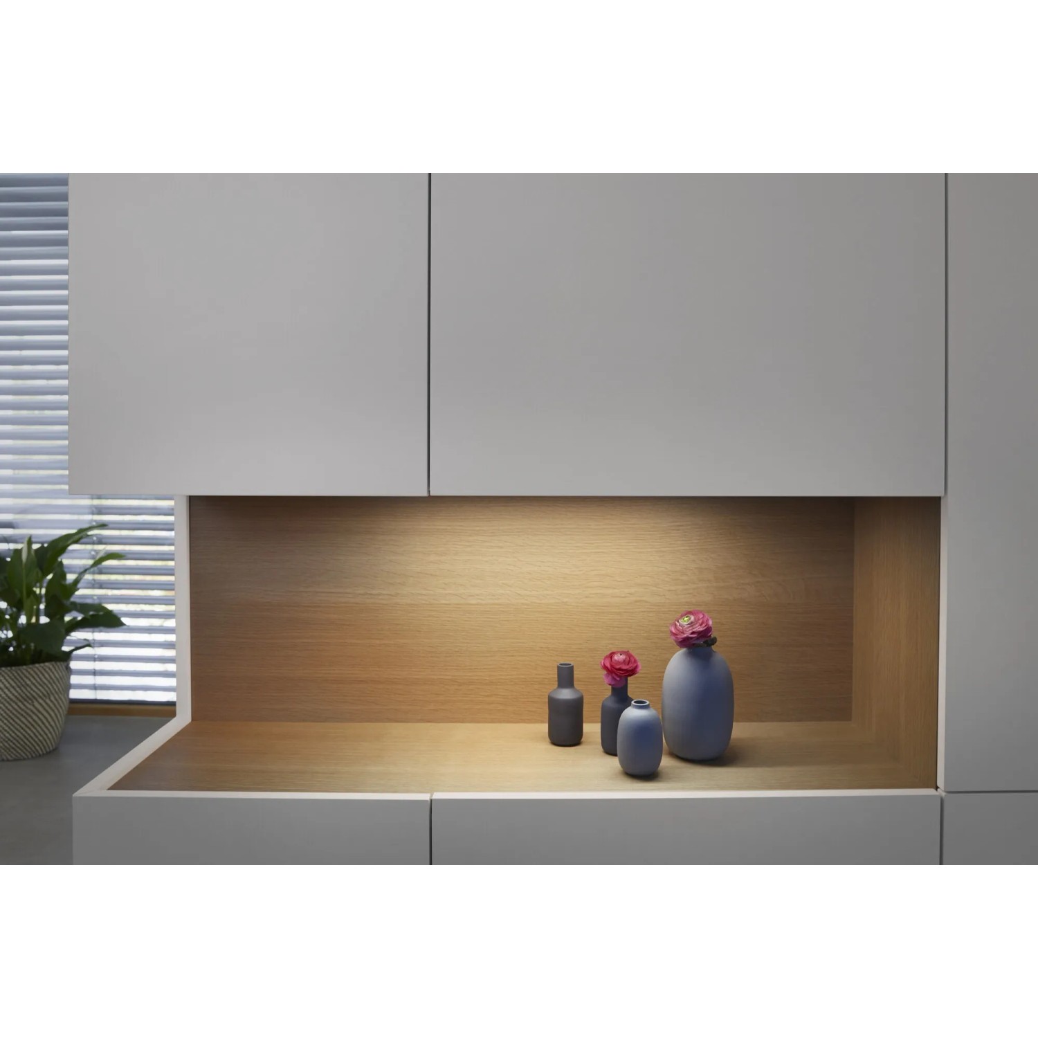 LEDVANCE Cabinet Panel LED-Unterbauleuchte, 30x10 cm, warmweißes Licht unter Küchenschrank.