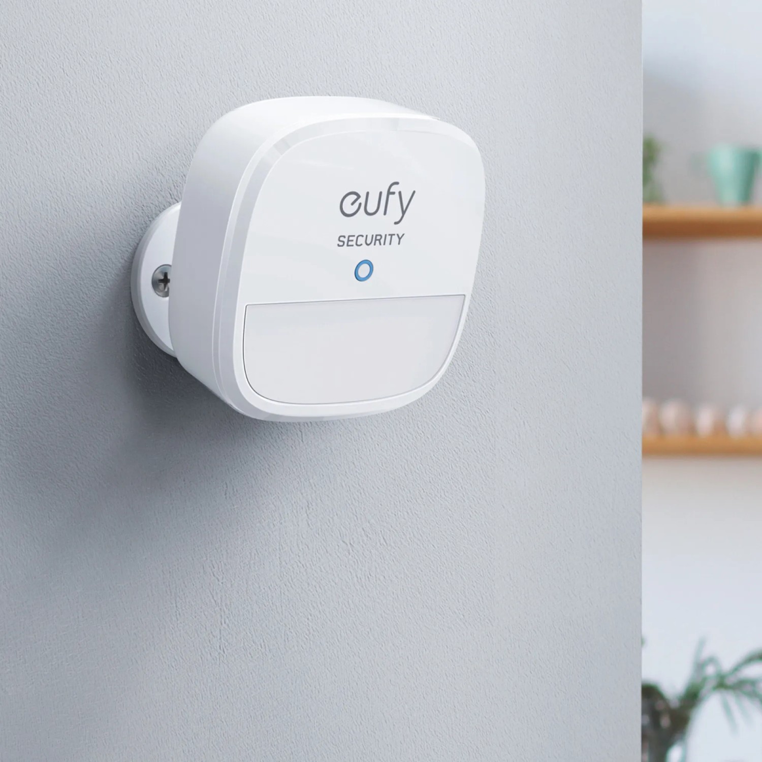 Weißer Eufy Bewegungssensor an Wand montiert. Kameraüberwachung für mehr Sicherheit.