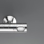 Grohe QuickFix Precision Flow Thermostat-Brausebatterie in Chrom mit Wassertropfen.