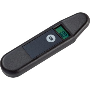 Digitaler Reifendruckprüfer von OBI in Schwarz mit Display und An/Aus-Schalter.