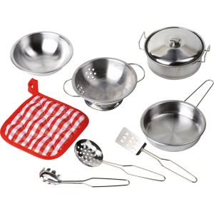 Karibu Topfset für Matschküche Sandy: Töpfe, Pfanne, Sieb, Schöpflöffel, Pfannenwender und Topflappen.