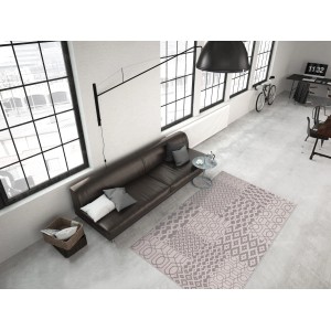 Moderner Teppich Retro 510 in Multicolor-Taupe (80x300 cm) mit geometrischen Mustern im Wohnraum.