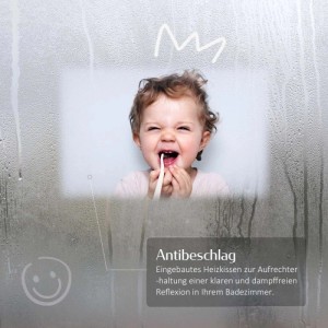 Emke Badspiegel mit Antibeschlag. Klares Sichtfeld im beschlagenen Spiegel zeigt Baby beim Zähneputzen.