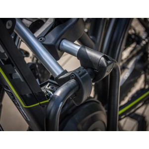 Eufab Rahmenhalter (abnehmbar) am Fahrradträger befestigt.