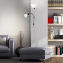 Schwarzer Brilliant Deckenfluter Spari mit Leseleuchte, 180cm hoch, im Wohnzimmer.