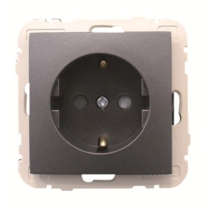 Graue Logus Steckdose mit erhöhtem Berührungsschutz für Unterputzmontage.