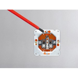 Montage einer Schalterdose mit Geräteschrauben-Set und Schraubendreher.