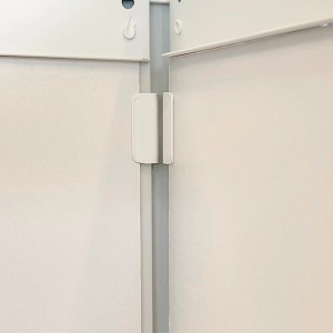 Detailaufnahme: Ar Shelving Lochwand Rivet Style, grauweiß, zur Regalorganisation.