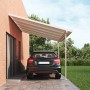 Weiße Gutta Terrassenüberdachung mit Auto. Robuste Alu-Konstruktion mit Polycarbonat-Dach.
