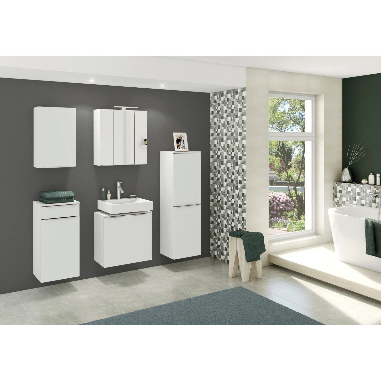 Held Möbel 3D-Spiegelschrank Monza, 60 cm, Weiß, mit weiteren Badmöbeln im Badezimmer.